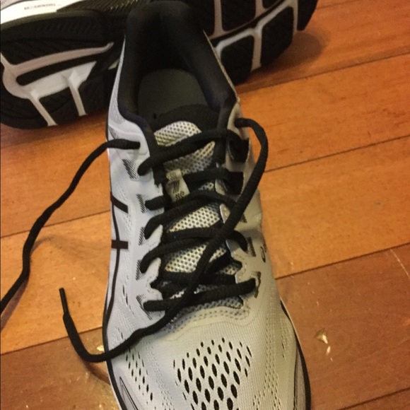 ASICS brand new shoes - Picture 3 of 6